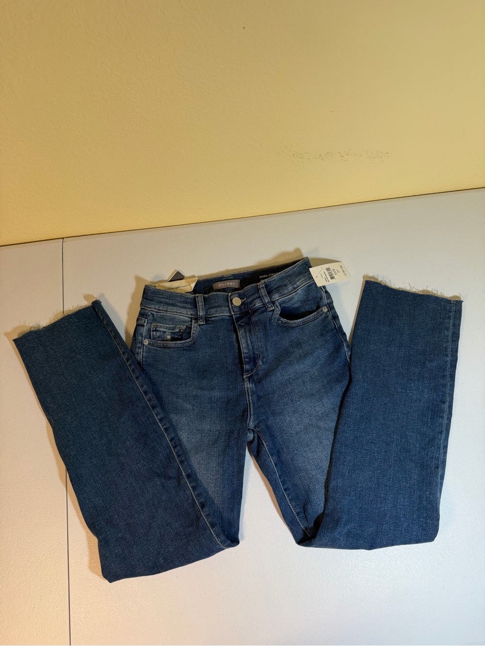 DL1961 NWT Distressed High Rise Straight Leg Jeans Size 27 Retail $199 - Picture 10 of 10